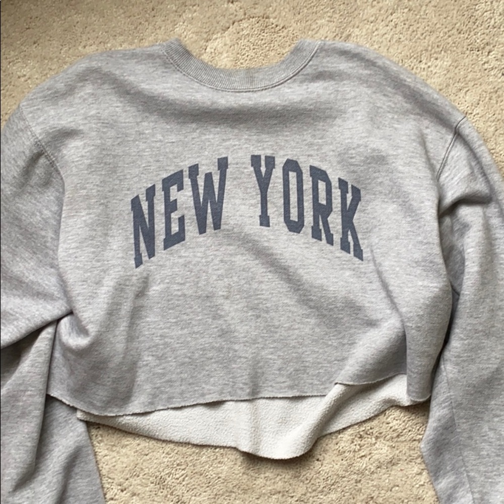 Brandy Melville New York Long Sleeved Crop